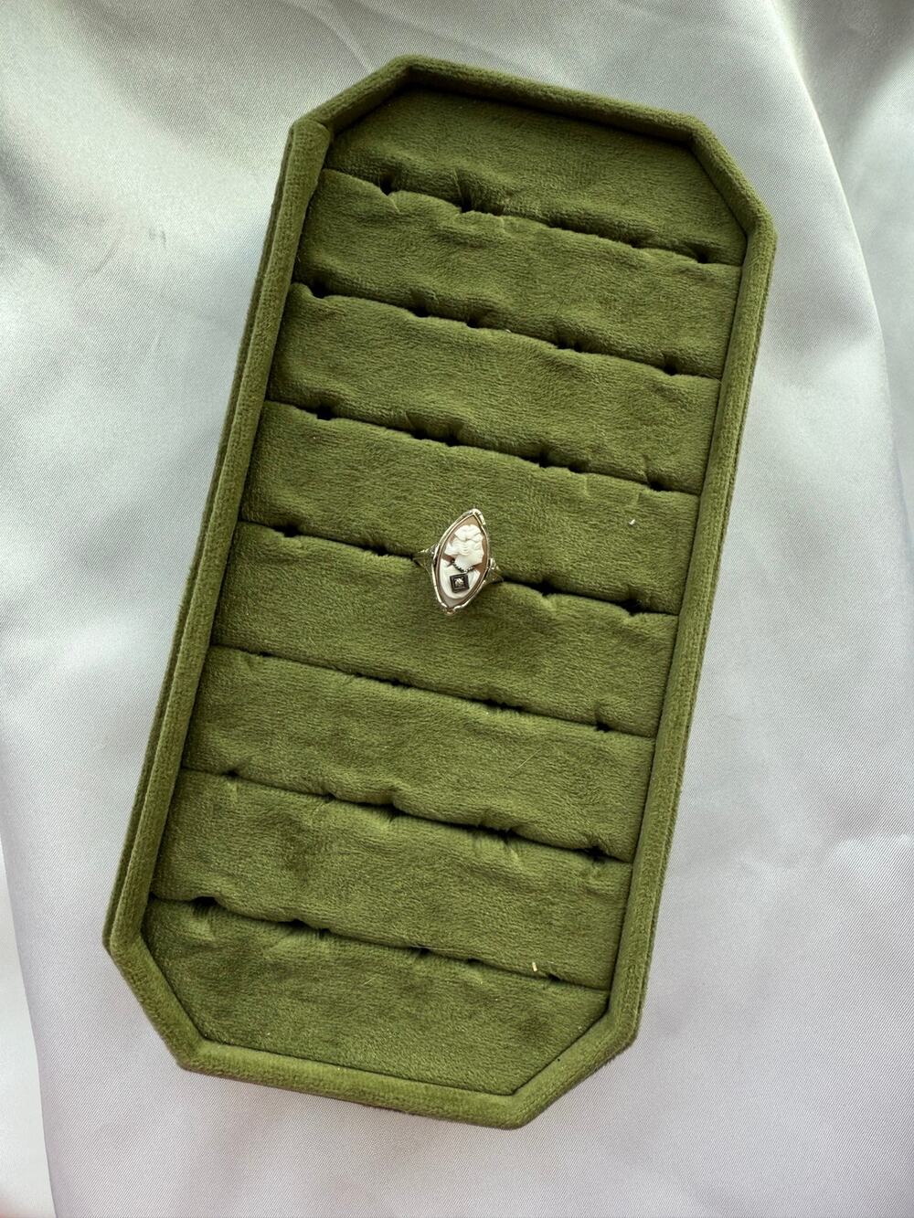 14k White Gold Antique Cameo Flip Ring